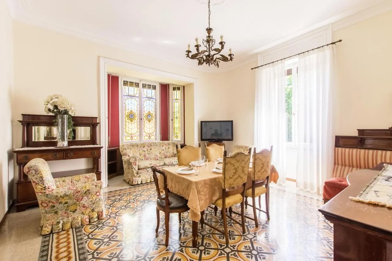 Trastevere Deco Apartment Rome Italy